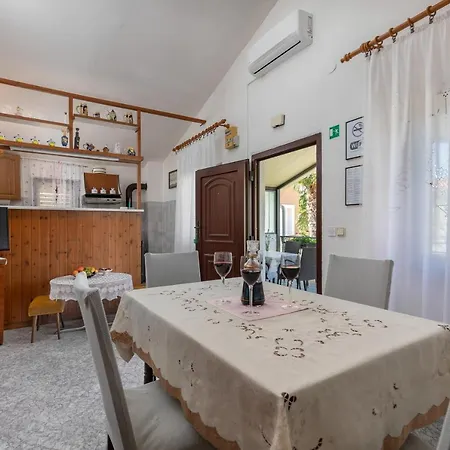 Apartman Matea דירה Sveti Lovreč Pazenatički